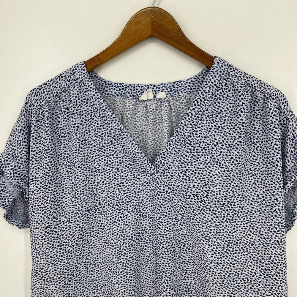 Gap Blouse Top Women's Size L Blue Short Sleeve V Neck Geometric Print Rayon - Picture 2 of 9